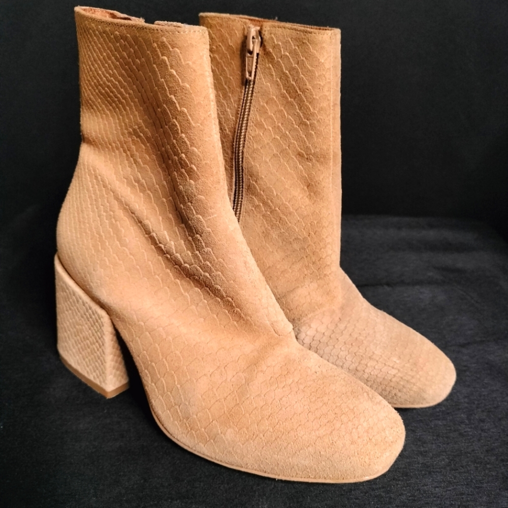 Nude Free People Snakeskin Pattern Suade Leather Ankle Boots (Size 6)